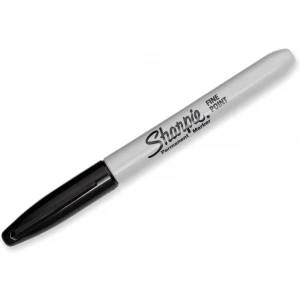 Marcador permanente Sharpie punta fina.