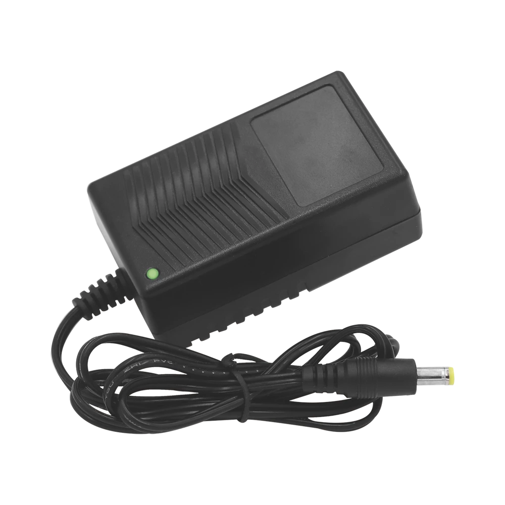 Fuente de poder de 12 Vcc regulada / 3 Amp /Voltaje de entrada de 100 - 240 VCA.